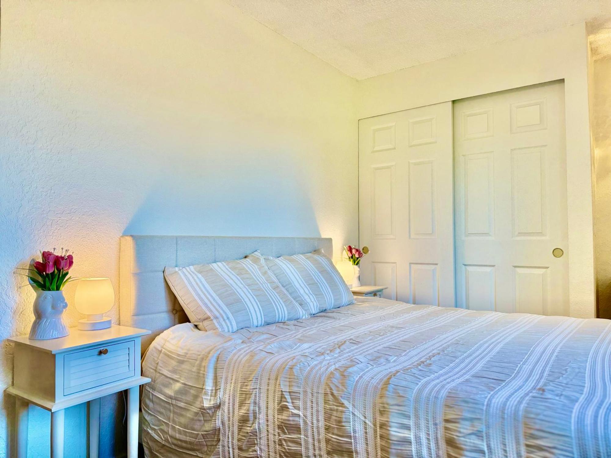 Besa Homestay Near Beach And Seatac Airport - Shared Bathroom With Max 2 Guests Des Moines Ngoại thất bức ảnh